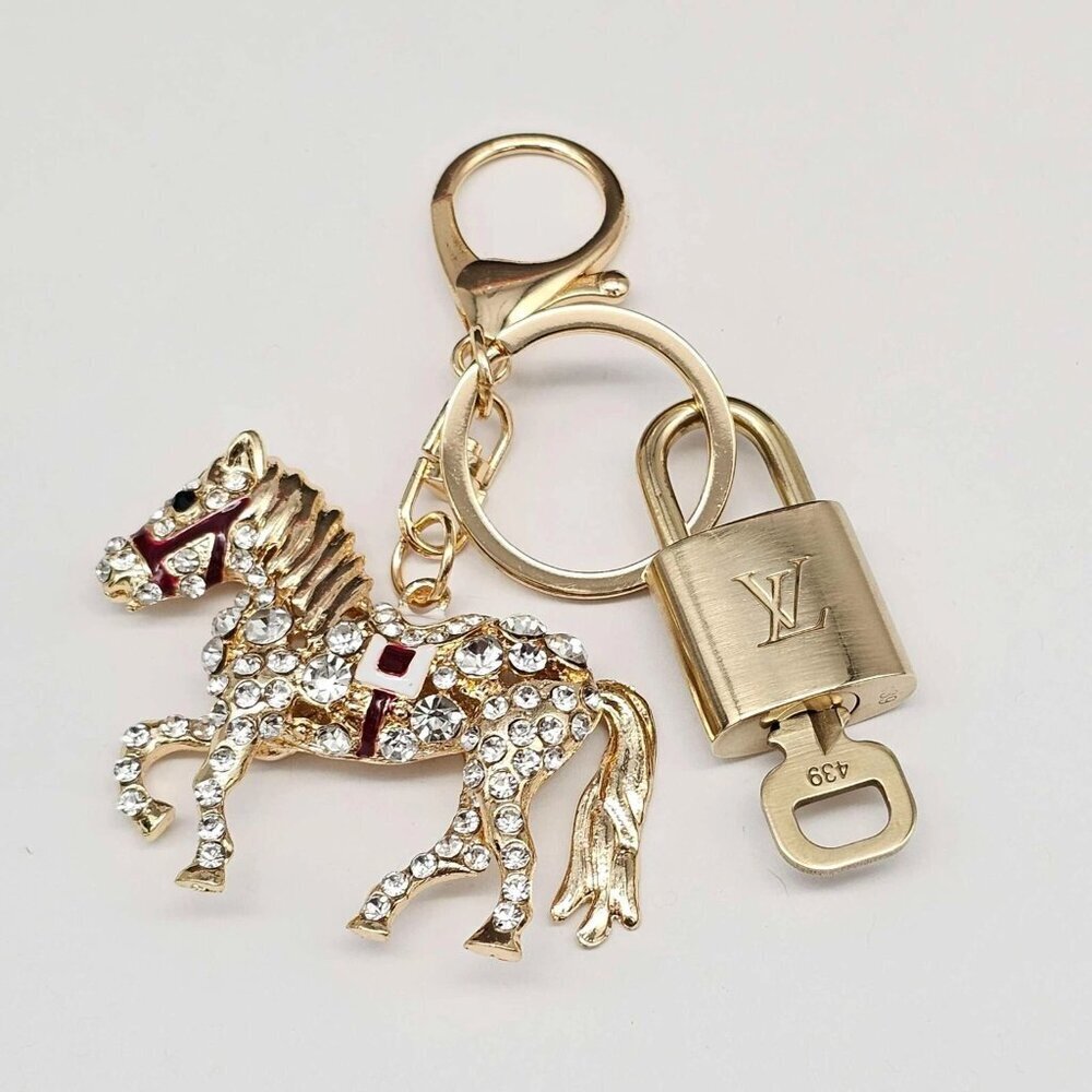 Authentic Louis Vuitton Padlock Gold 🔒 Key Set + Unbranded Keychain Charm - Picture 4 of 9